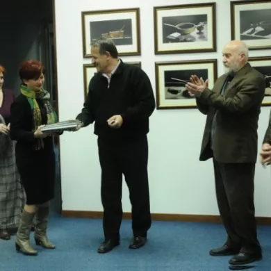 Rajko Karišić daruje svoje fotomonografije biblioteci